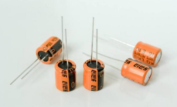 「NIPPON CHEMI-CON」電解電容極性接錯會爆炸，如何避免？